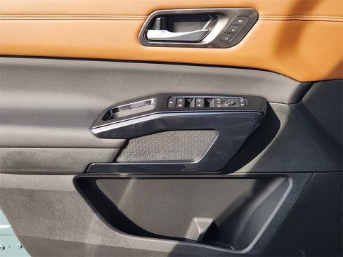 New 2026 Nissan Pathfinder Platinum image 16