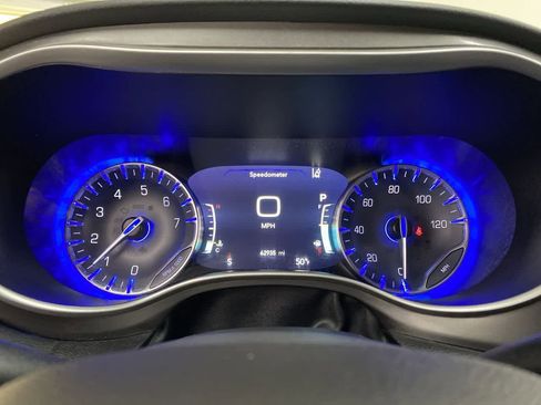 Used 2023 Chrysler Pacifica Touring-L FWD image 27