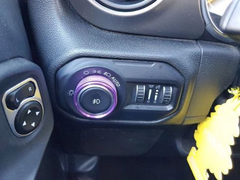 Used 2018 Jeep Wrangler Unlimited Sport S AWD/4WD image 9