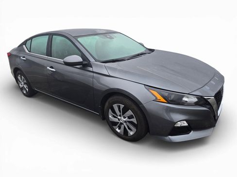 Used 2022 Nissan Altima 2.5 S image 2