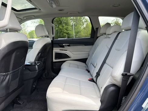 Used 2024 Kia Telluride EX image 10