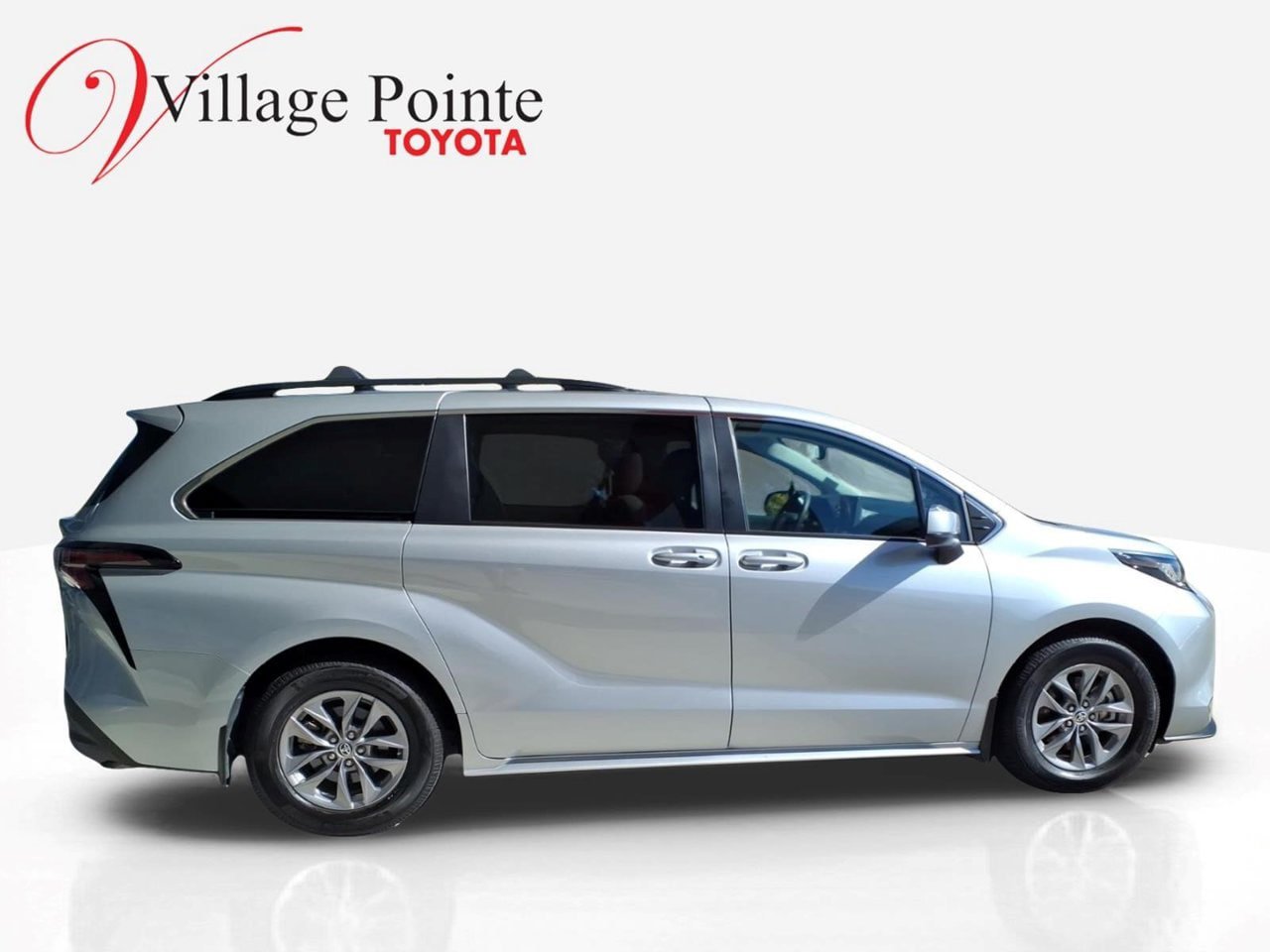 Certified 2023 Toyota Sienna LE w/ LE Plus Package AWD/4WD image 5