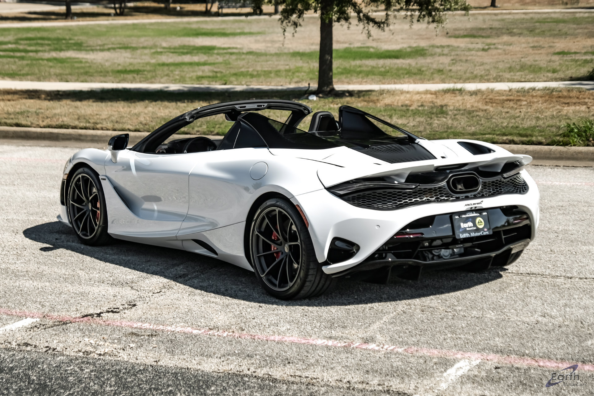 Used 2025 McLaren 750S Spider RWD image 17