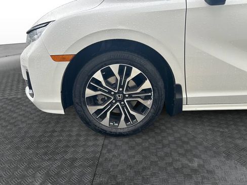 Used 2025 Honda Odyssey Elite image 14