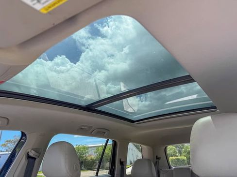 Used 2021 Volkswagen Atlas SE w/ Panoramic Sunroof Package FWD image 16