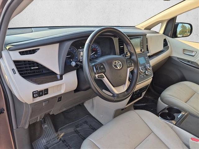 Used 2019 Toyota Sienna XLE Premium FWD image 10