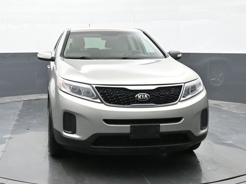 Used 2014 Kia Sorento LX image 3