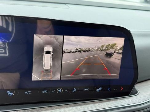 New 2026 Chevrolet Suburban LT w/ Comfort Package AWD/4WD image 19