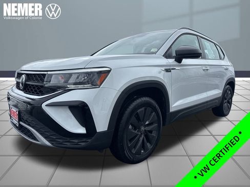 Certified 2022 Volkswagen Taos S image 1