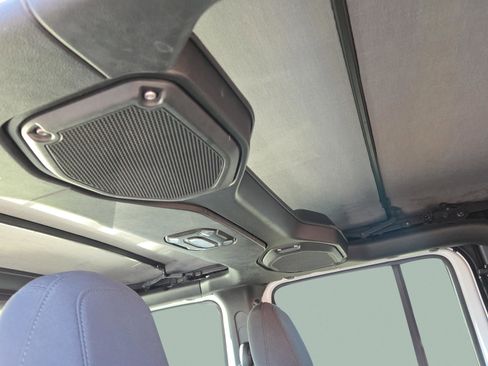 Used 2023 Jeep Gladiator Sport image 30