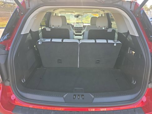 Used 2025 Ford Explorer Platinum w/ Ultimate Package image 8