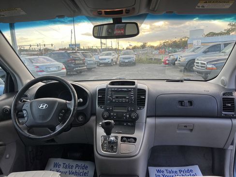 Used 2007 Hyundai Entourage Limited image 14