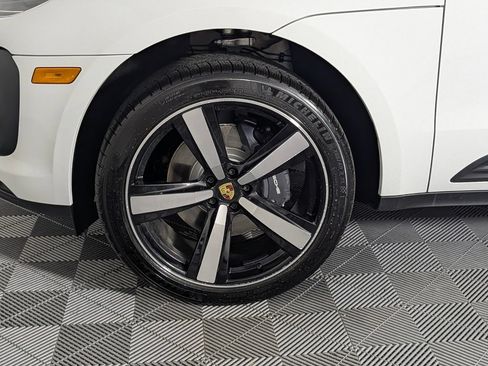 New 2026 Porsche Macan AWD/4WD image 12