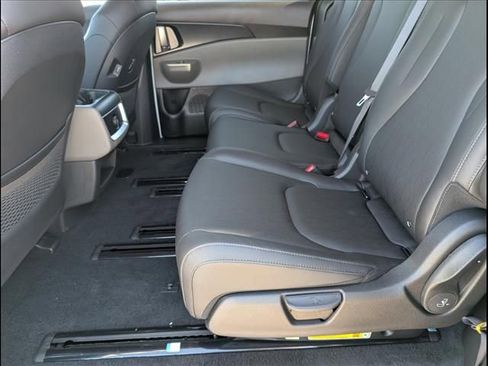 New 2026 Kia Carnival image 8