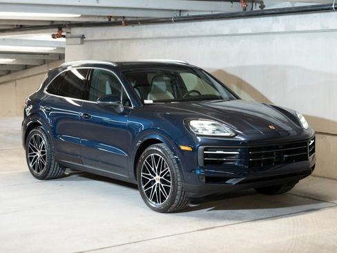 Certified 2026 Porsche Cayenne AWD/4WD image 7