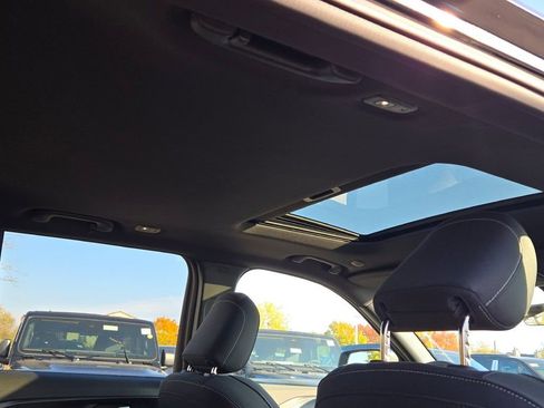 New 2025 Jeep Grand Cherokee Laredo X w/ Luxury Tech Group I AWD/4WD image 11