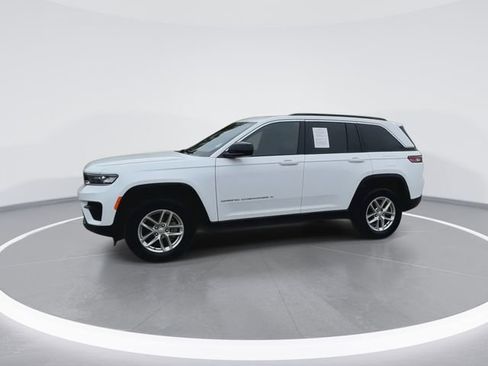 Used 2025 Jeep Grand Cherokee Laredo X w/ Luxury Tech Group I AWD/4WD image 6