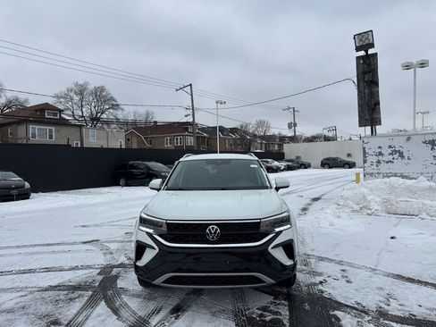 Used 2023 Volkswagen Taos SE image 8