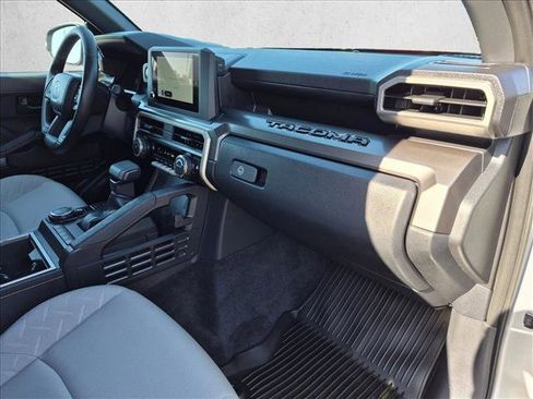 Certified 2026 Toyota Tacoma SR5 AWD/4WD image 20