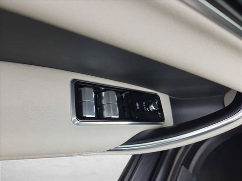 Used 2024 Jaguar XF R-Dynamic SE AWD/4WD image 12