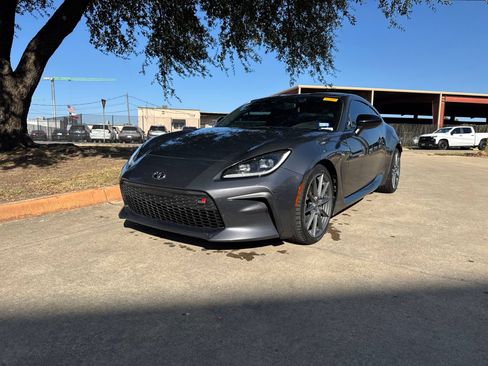 Used 2022 Toyota GR86 RWD image 1