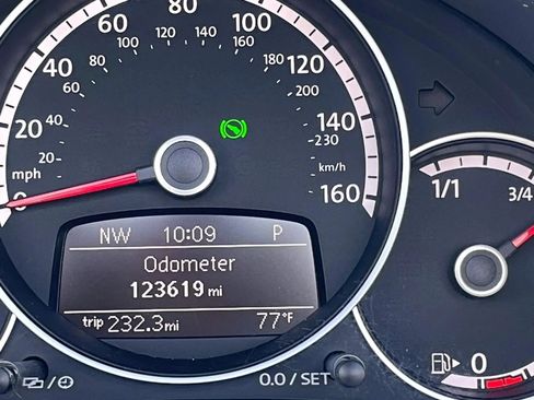 Used 2014 Volkswagen Beetle TDI FWD image 16