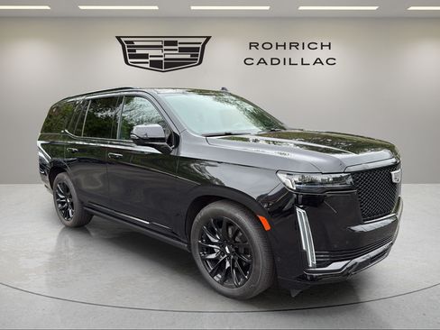 Used 2021 Cadillac Escalade Sport w/ Driver Assist Tech Package AWD/4WD image 3