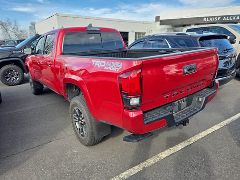 Used 2018 Toyota Tacoma TRD Sport image 4