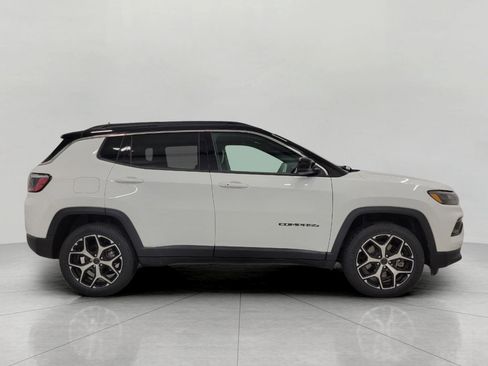Used 2025 Jeep Compass Limited AWD/4WD image 11