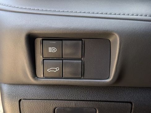 Used 2022 Toyota Highlander XLE FWD image 26