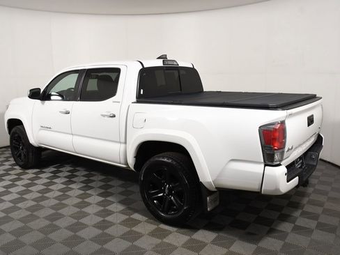 Used 2017 Toyota Tacoma Limited w/ Tow Package image 3