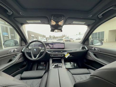 New 2026 BMW X5 xDrive50e image 11