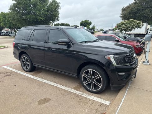 Used 2021 Ford Expedition Limited AWD/4WD image 2