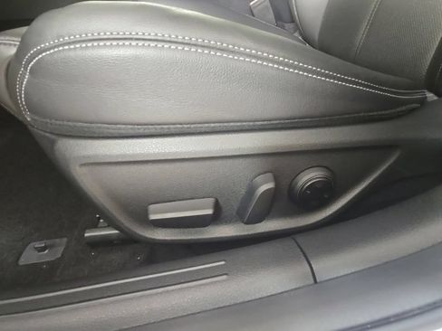 Used 2023 Genesis G70 2.0T RWD image 12