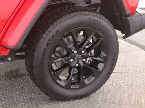 Used 2025 Jeep Wrangler Unlimited Sahara w/ Safety Group image 14