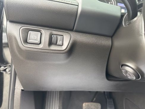 Used 2023 GMC Acadia SLT w/ Preferred Package image 19