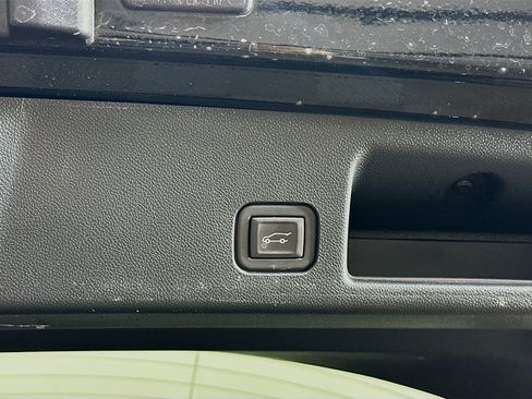 Used 2024 Chevrolet Equinox EV RS FWD image 30