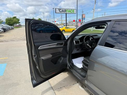 Used 2022 Volkswagen Atlas Cross Sport SE AWD/4WD image 17