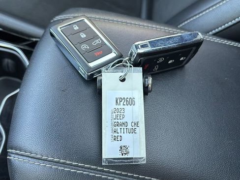 Certified 2023 Jeep Grand Cherokee Altitude AWD/4WD image 29
