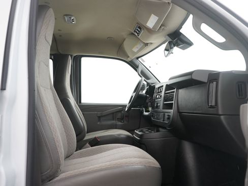 Used 2025 Chevrolet Express 3500 LT w/ LT Preferred Equipment Group RWD image 13