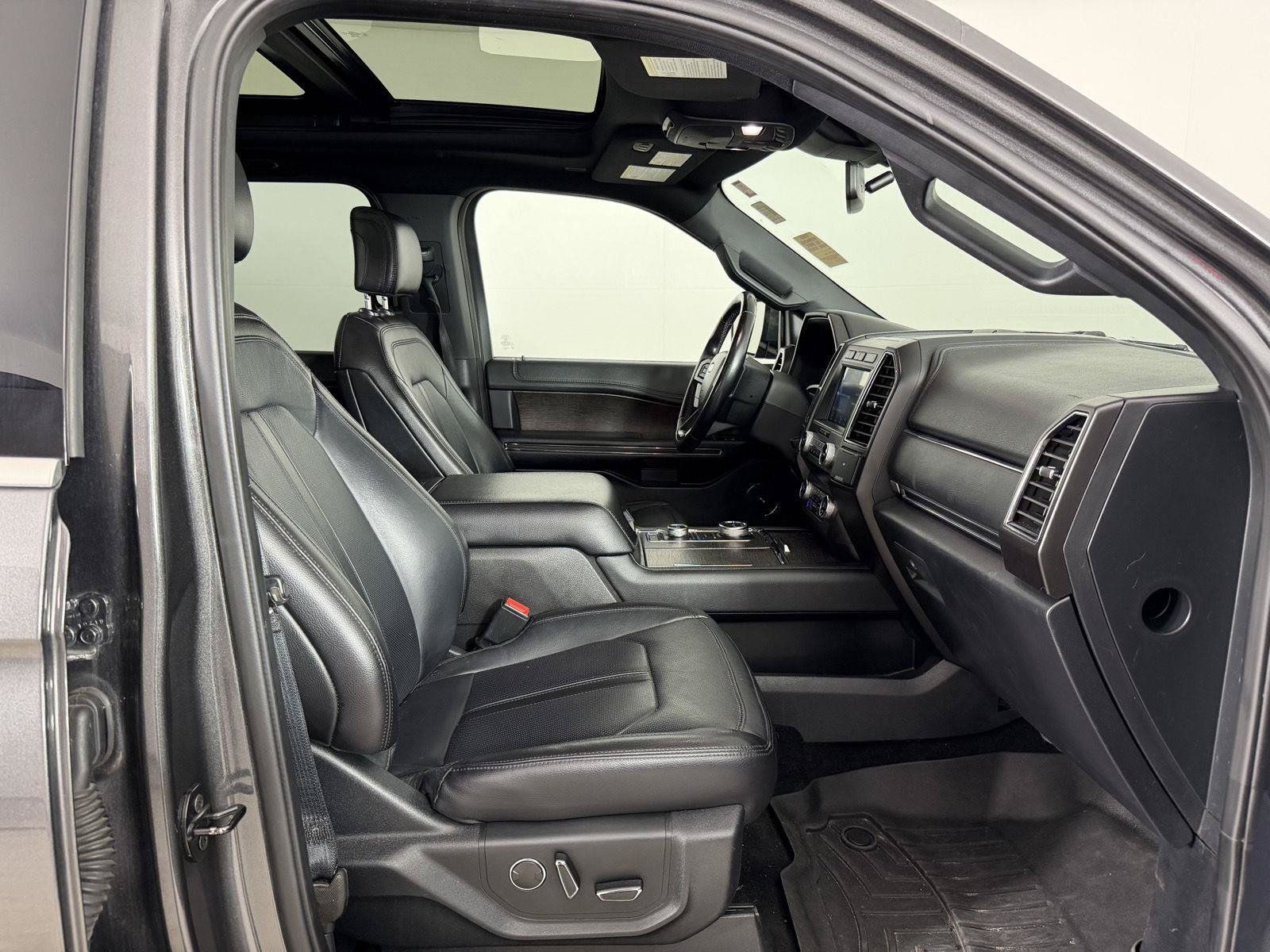 Used 2019 Ford Expedition Limited w/ Equipment Group 301A AWD/4WD image 14