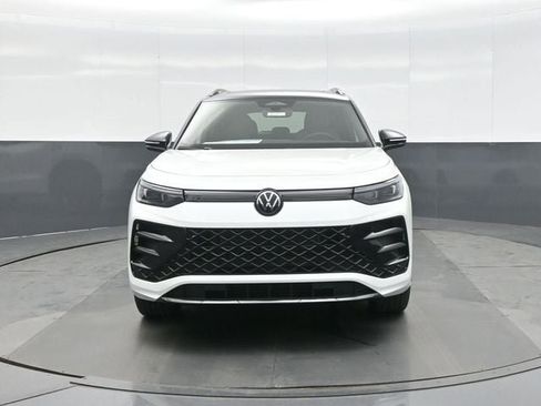 New 2026 Volkswagen Tiguan SE R-Line image 2