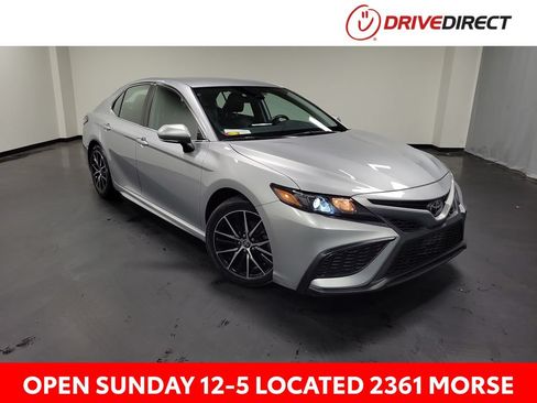 Used 2023 Toyota Camry SE AWD/4WD image 1