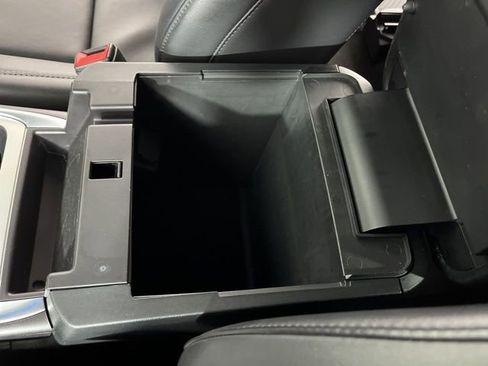 Used 2024 Ford Explorer XLT w/ Equipment Group 202A image 32