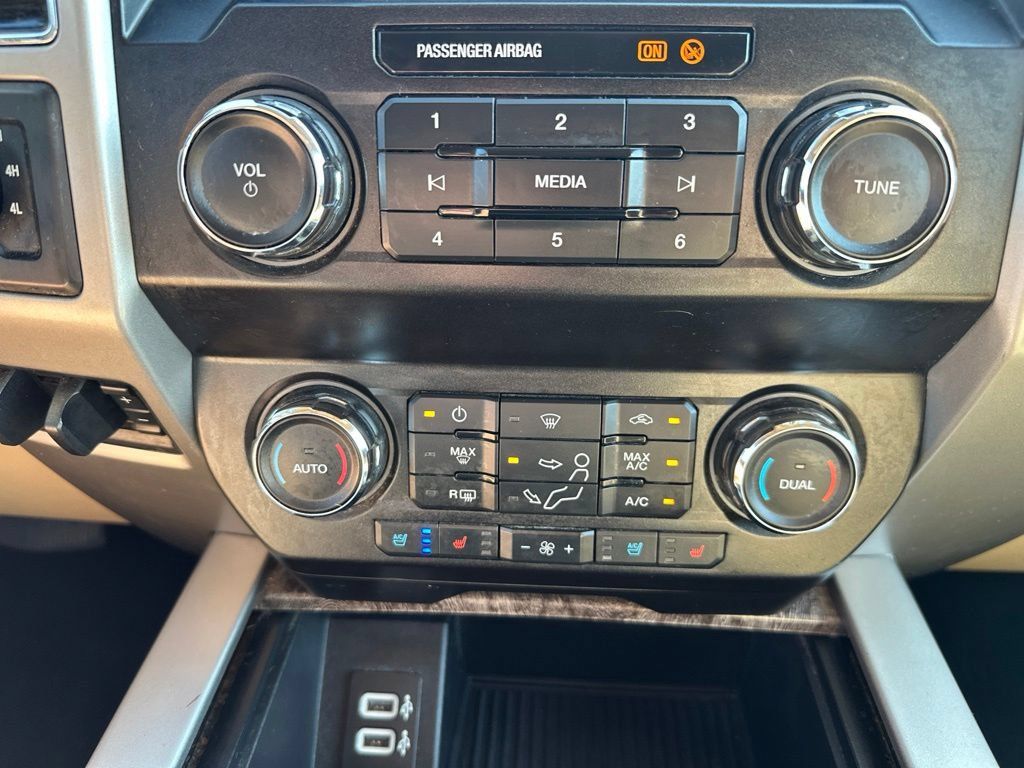 Used 2019 Ford F350 Lariat w/ Chrome Package AWD/4WD image 24