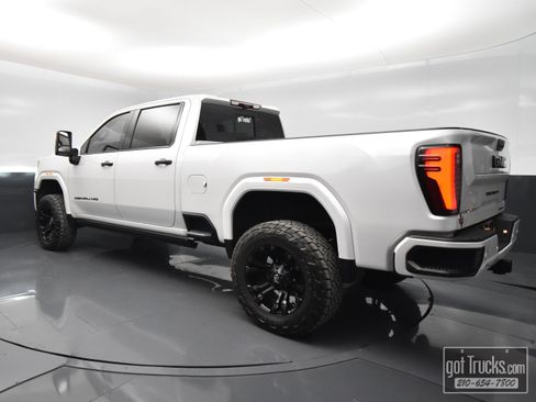 Used 2024 GMC Sierra 2500 Denali Ultimate AWD/4WD image 5
