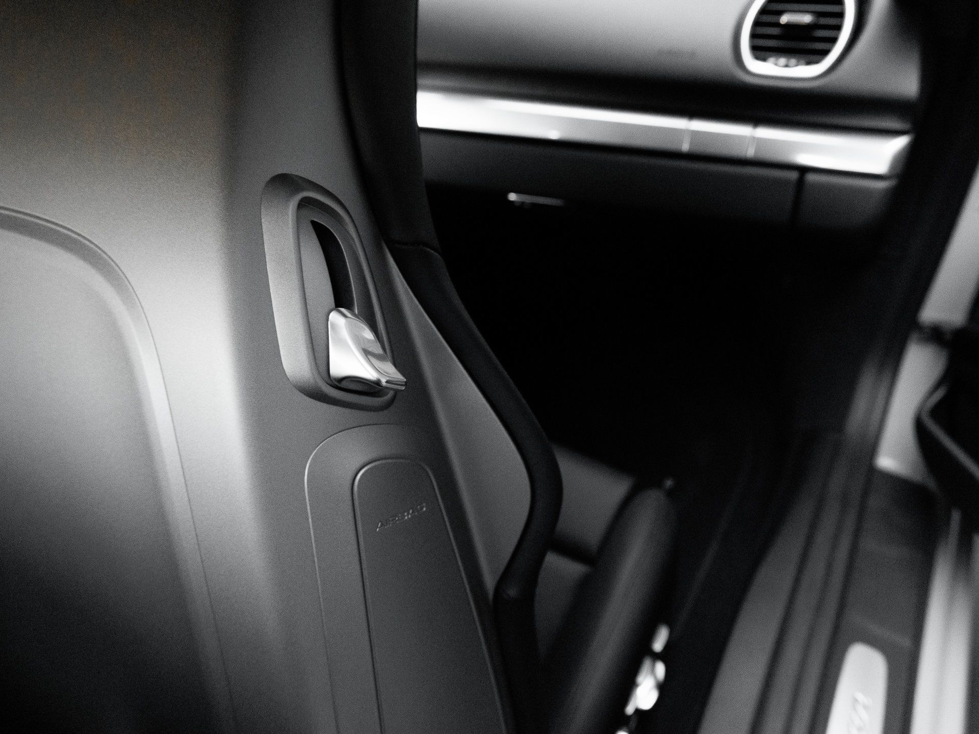 Certified 2025 Porsche 718 Cayman RWD image 31