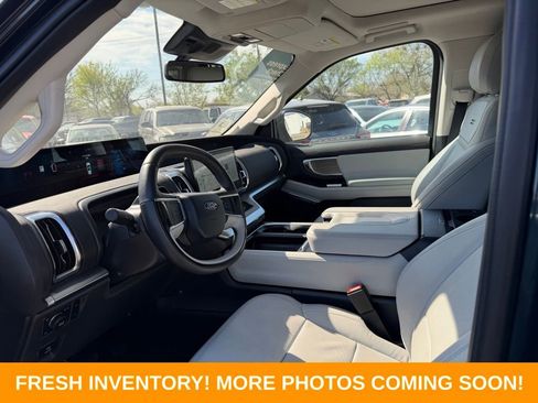 Used 2025 Ford Expedition Platinum w/ Driver's Package image 8