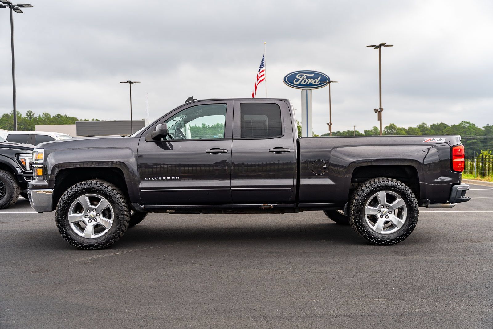 Used 2015 Chevrolet Silverado 1500 LT w/ LT Convenience Package AWD/4WD image 4