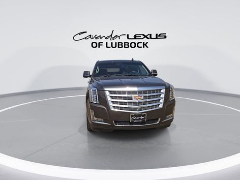 Used 2020 Cadillac Escalade ESV Premium Luxury w/ LPO, Radiant Package AWD/4WD image 3